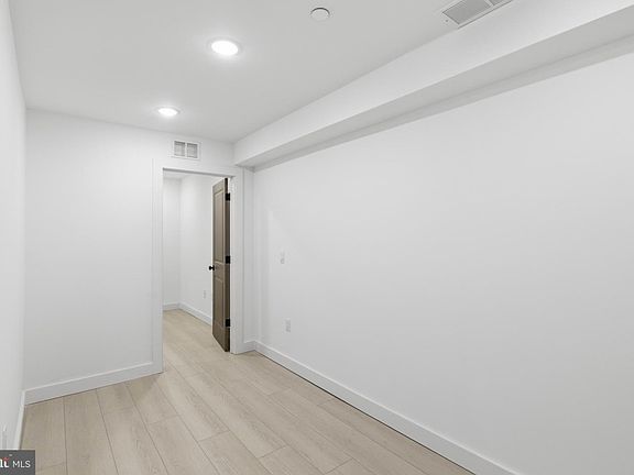 5th image of 1024 W Orleans St