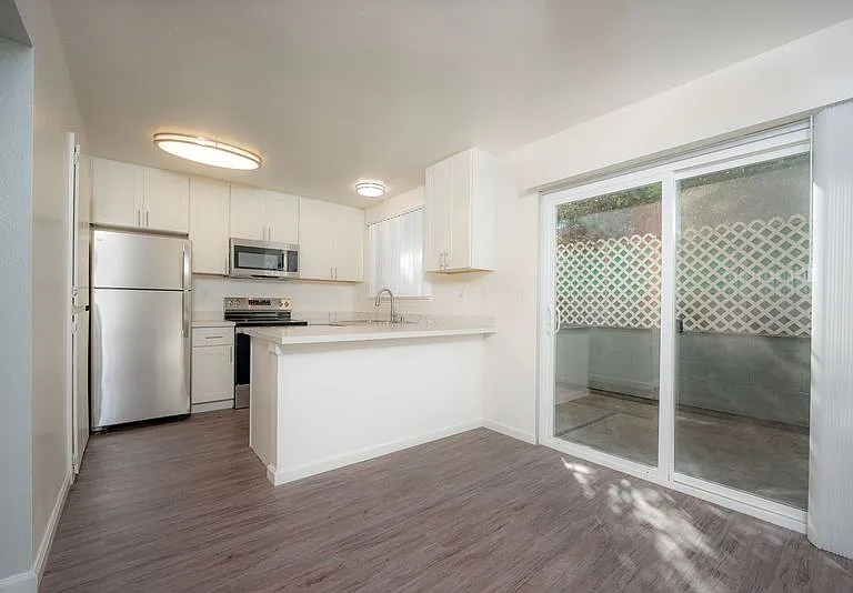 3040 Sunset Ave #5 — Photo 3