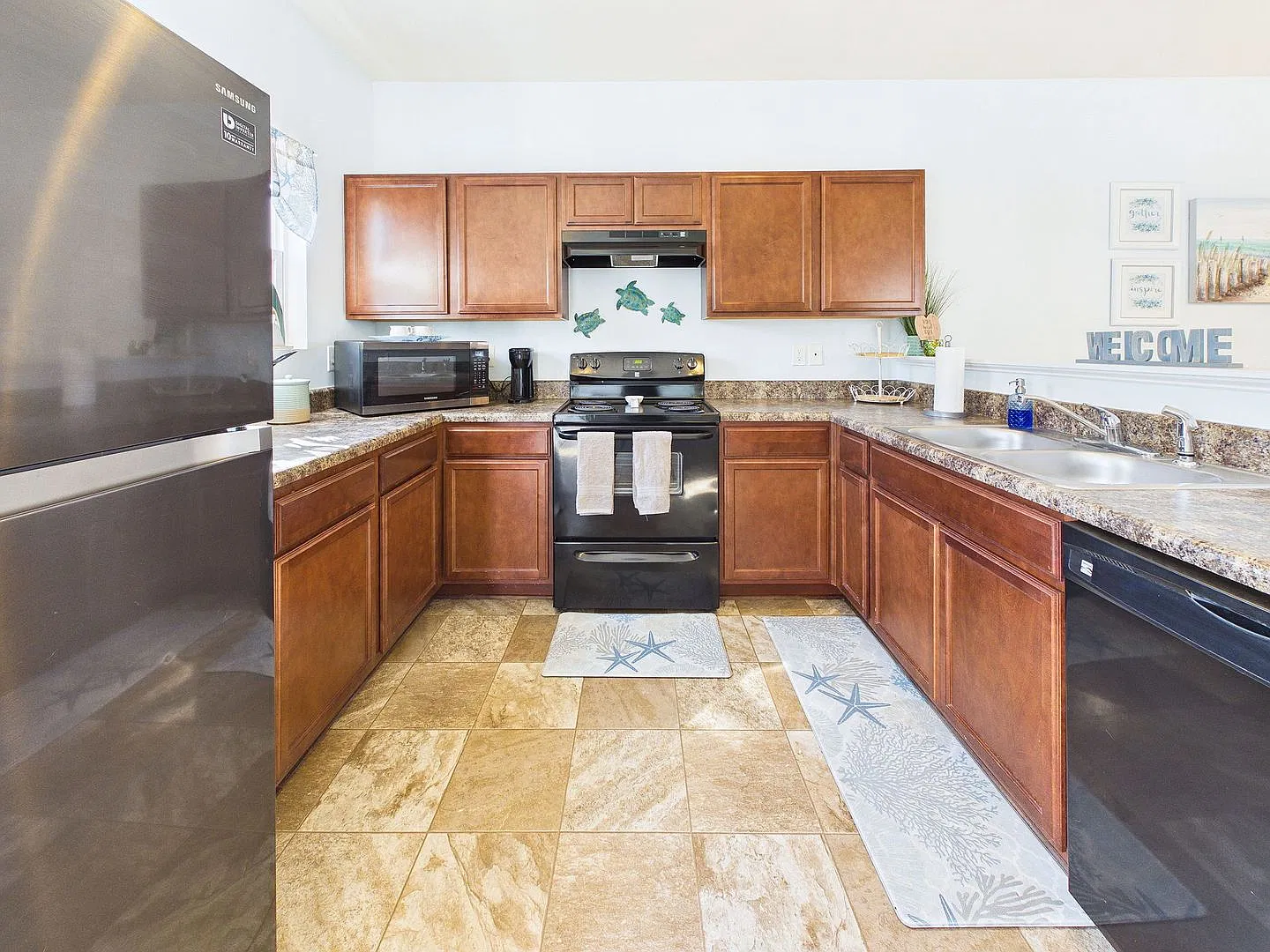 $250 Off First Month, Gorgeous 3-Story Townhouse at Carolina Beach, Rent $2,750 - Available Now! — Photo 4