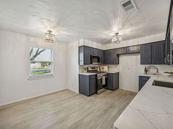 5th image of 312 E Hampton Rd