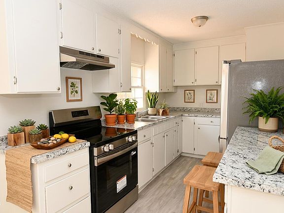 3rd image of 703 W Main St