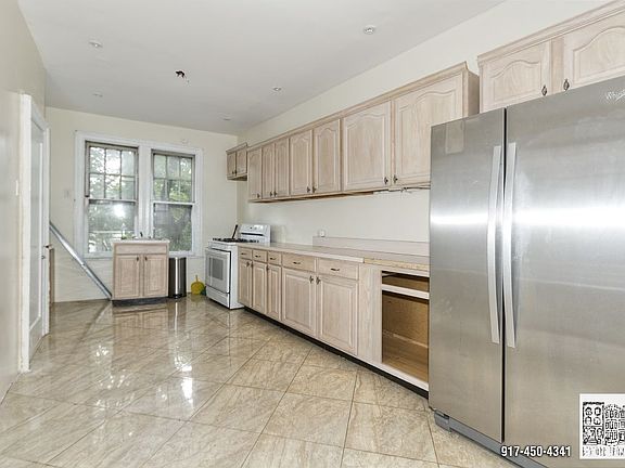 4th image of 1422 E 35th St