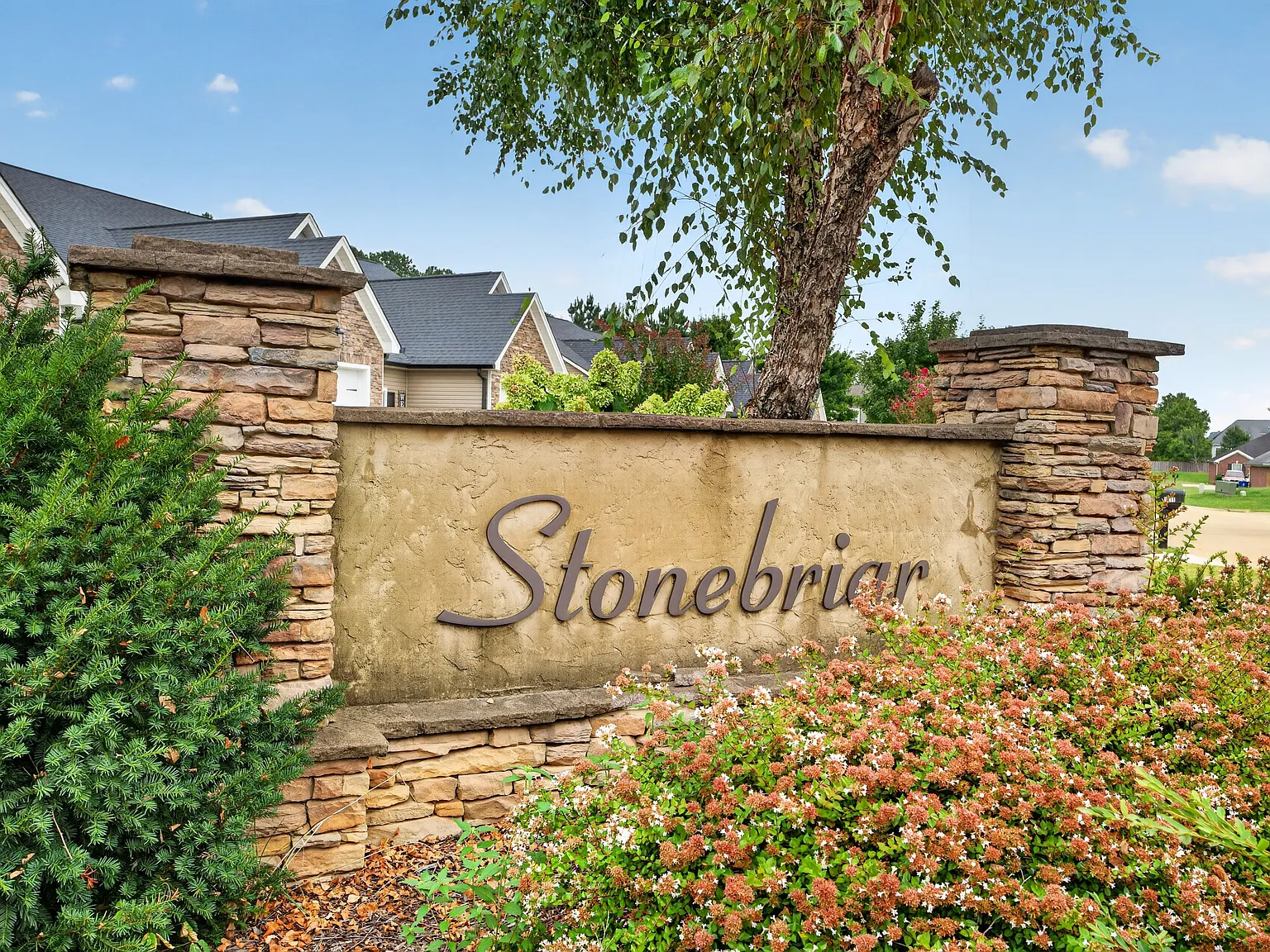 1716 Stone Castle Dr NE — Photo 1