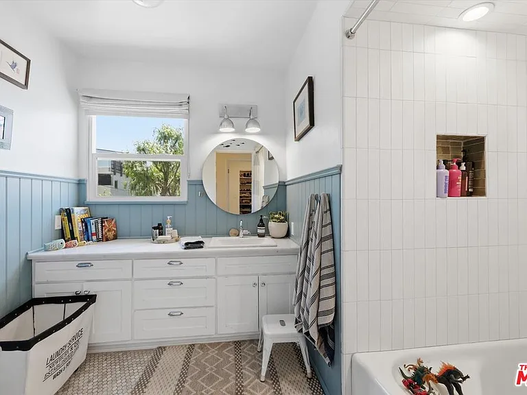 3240 Tilden Ave — Photo 47