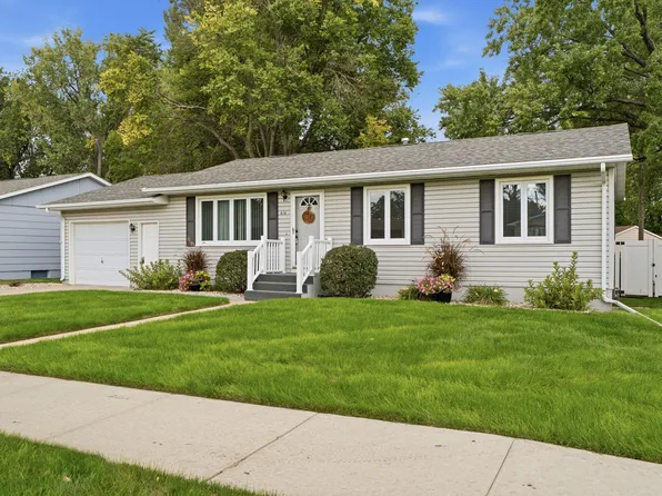 414 E 15th Ave, Mitchell, SD 57301