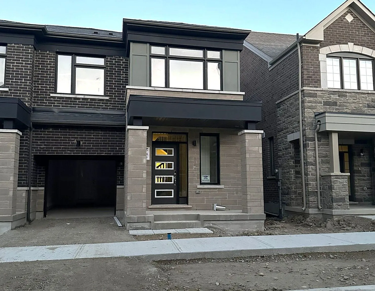 4 bed, $2,900 — Photo 1