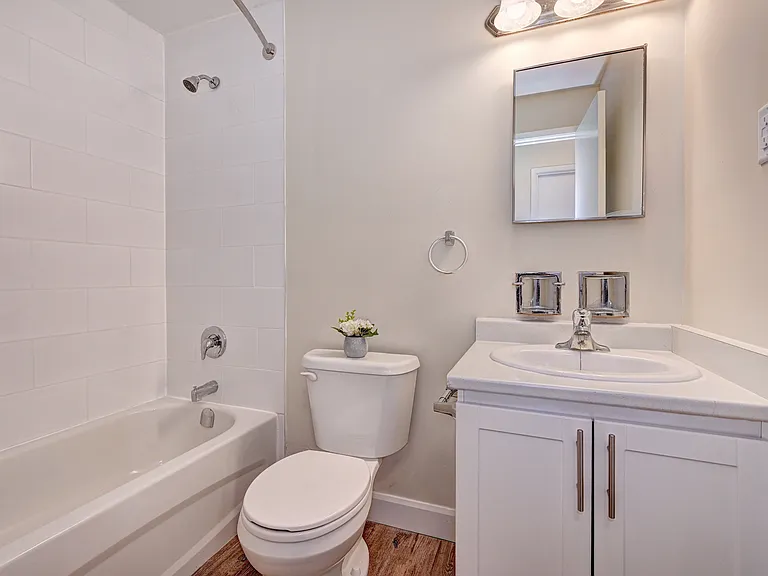 575 28th St W — Photo 17