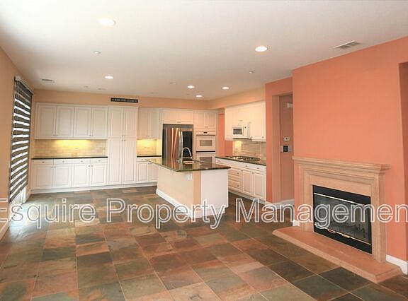 3rd image of 621 Riviera Ct