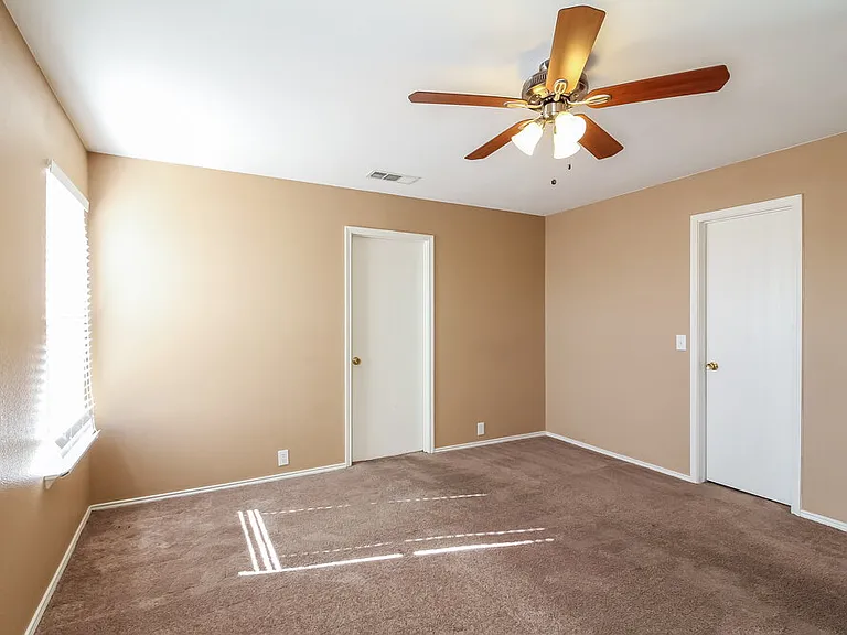 2204 Tailburton Ct — Photo 6