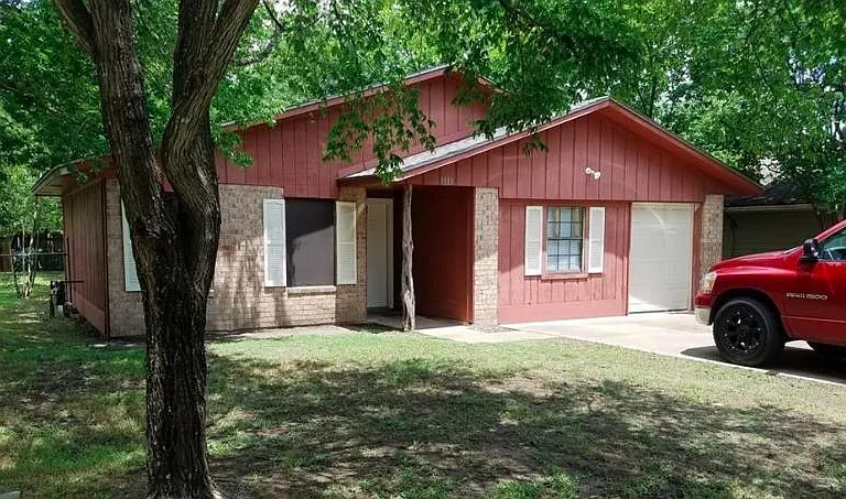 1111 S Dexter Dr — Photo 1
