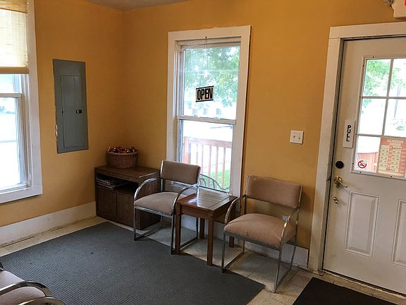 2nd image of 836 Forest Ave