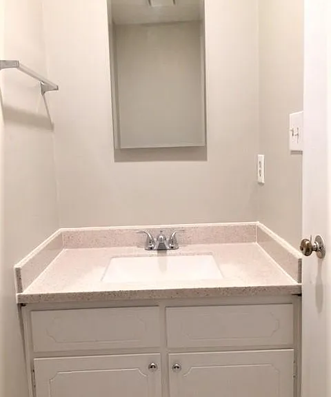 1/2 bath