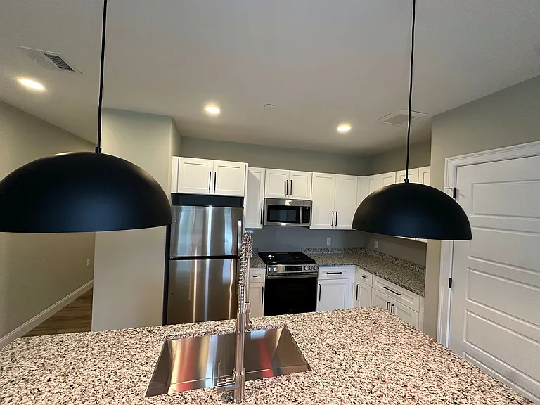 Central @ Waterford Woods — Photo 34