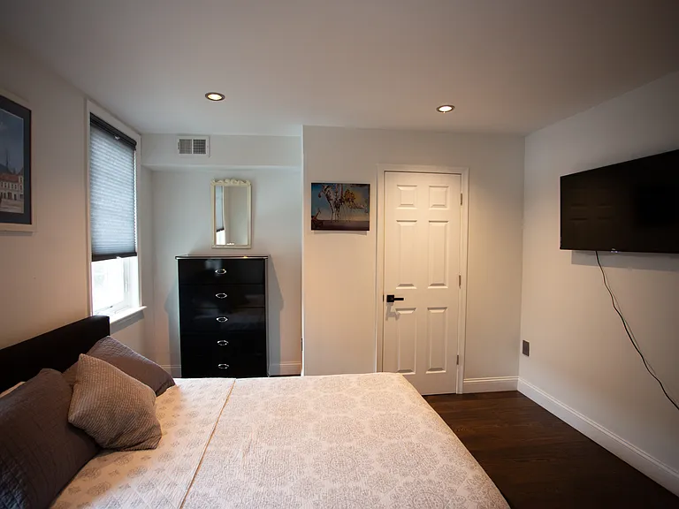 2404 E Cumberland St — Photo 12