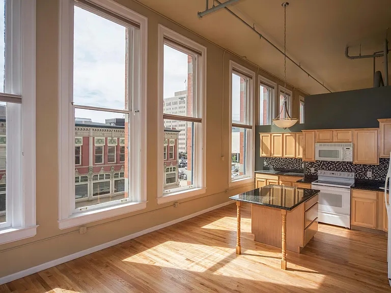 1555 California St #307 — Photo 2