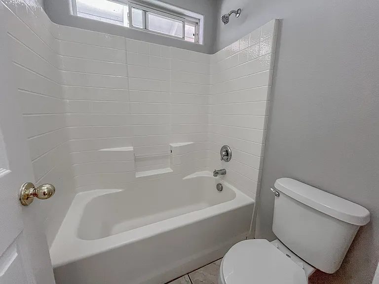 5646 Saint Elias St — Photo 46