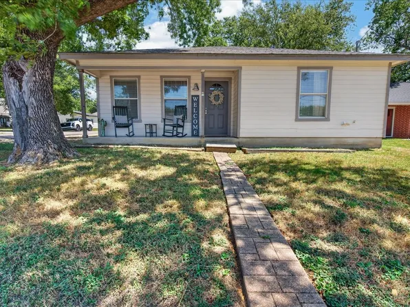 401 S 3rd St, Grandview, TX 76050