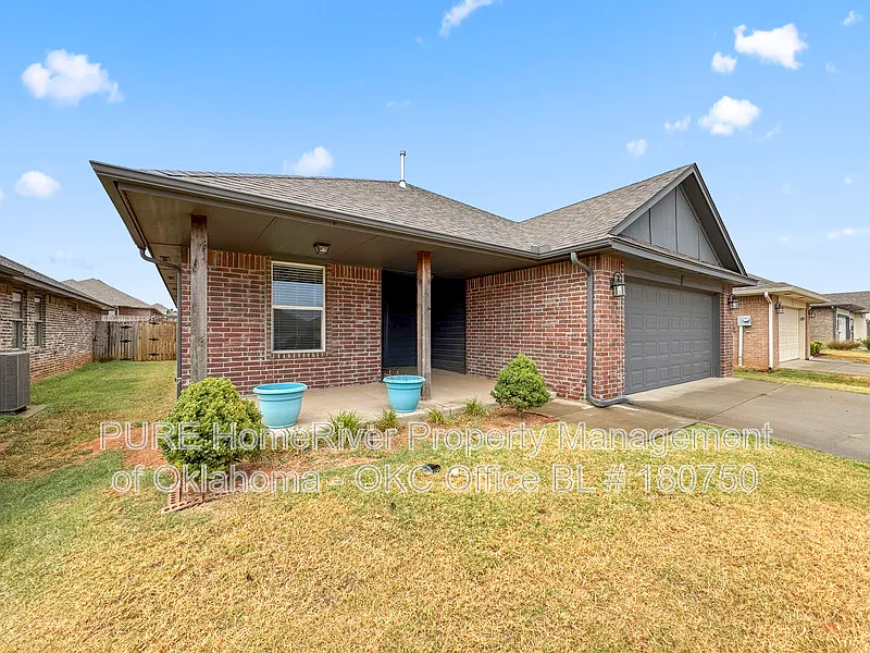 4 bed, 2.0 bath, 1736 sqft, $1,900 — Photo 2