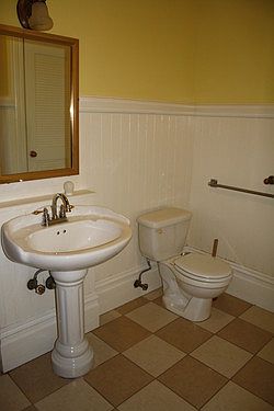 5th image of 1109 Oak St APT 2