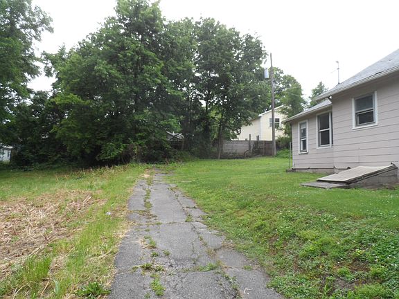 2nd image of 2150 N 32nd St