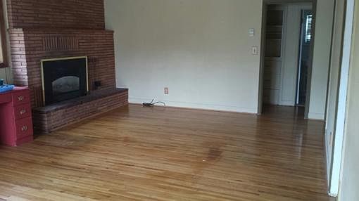 3rd image of 126 8th Ave SE
