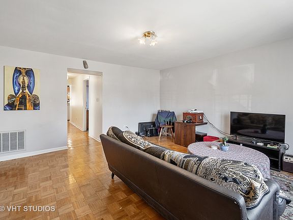 3rd image of 1738 N Richmond St