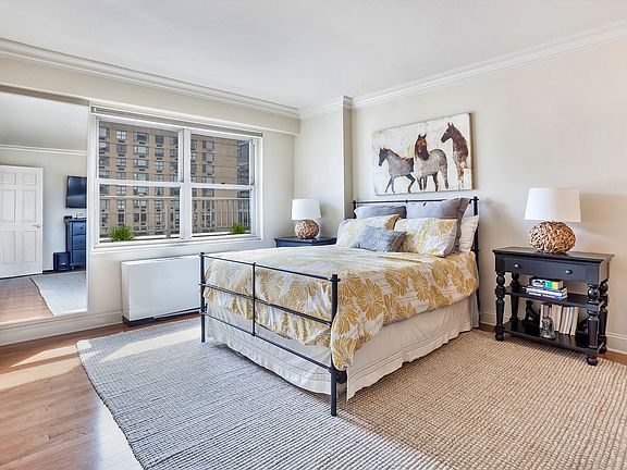 5th image of 420 E 72nd St APT 19C