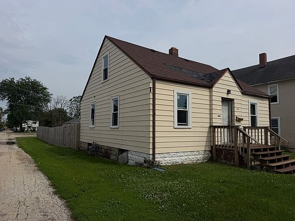 3rd image of 148 S Prairie Ave