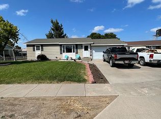 220 Redford Dr, Holcomb, KS 67851