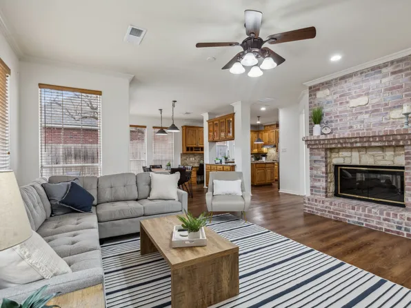 707 Glen Abbey Dr, Mansfield, TX 76063