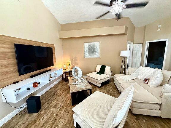 2nd image of 2702 SE Bishop Avenue
