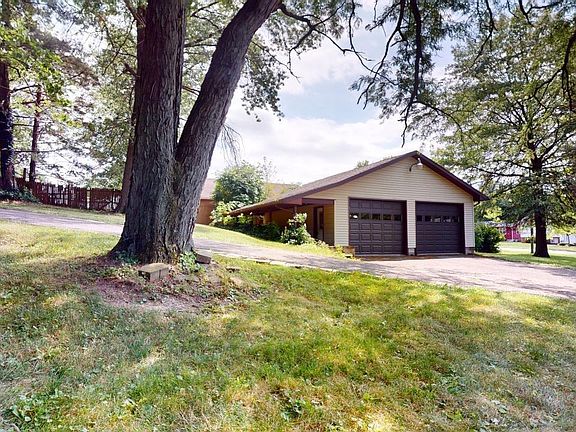 2nd image of 647 Spangler St