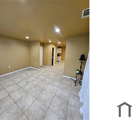 887 E 40th Pl #C — Photo 22