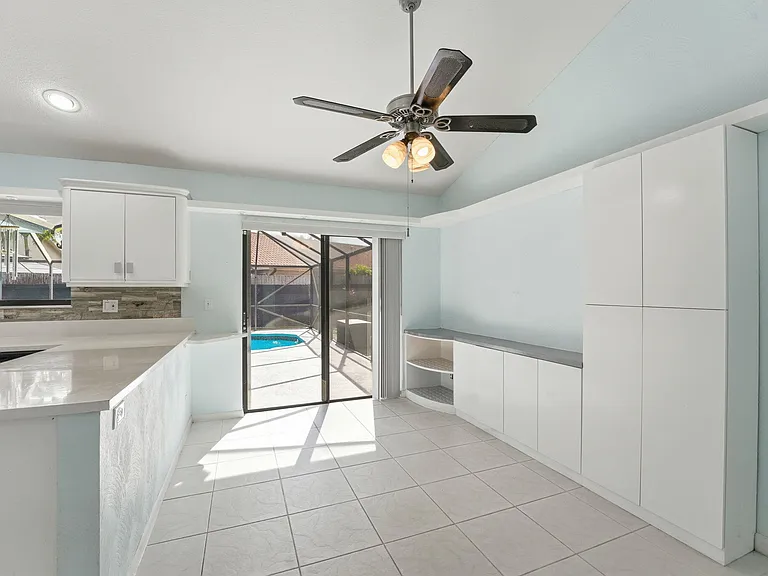 9284 Laurel Green Dr — Photo 31