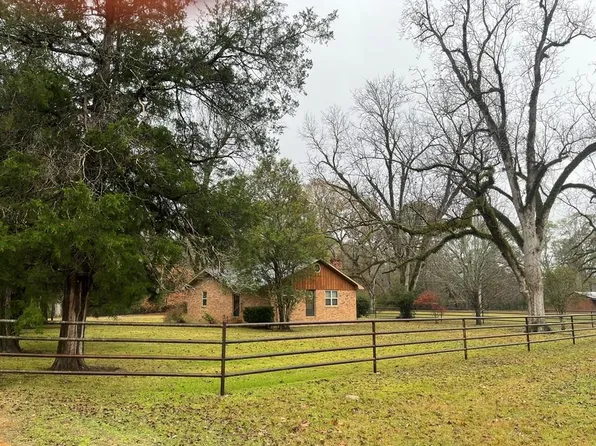 131 Spokane Rd, Natchez, MS 39120