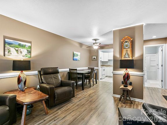 5th image of 531 Courtwood Ln #2
