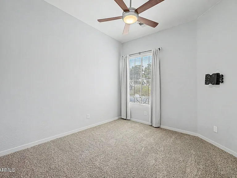 1902 E Desert Ln — Photo 27