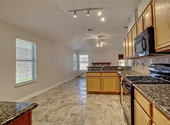 4th image of 2752 Scarborough Dr