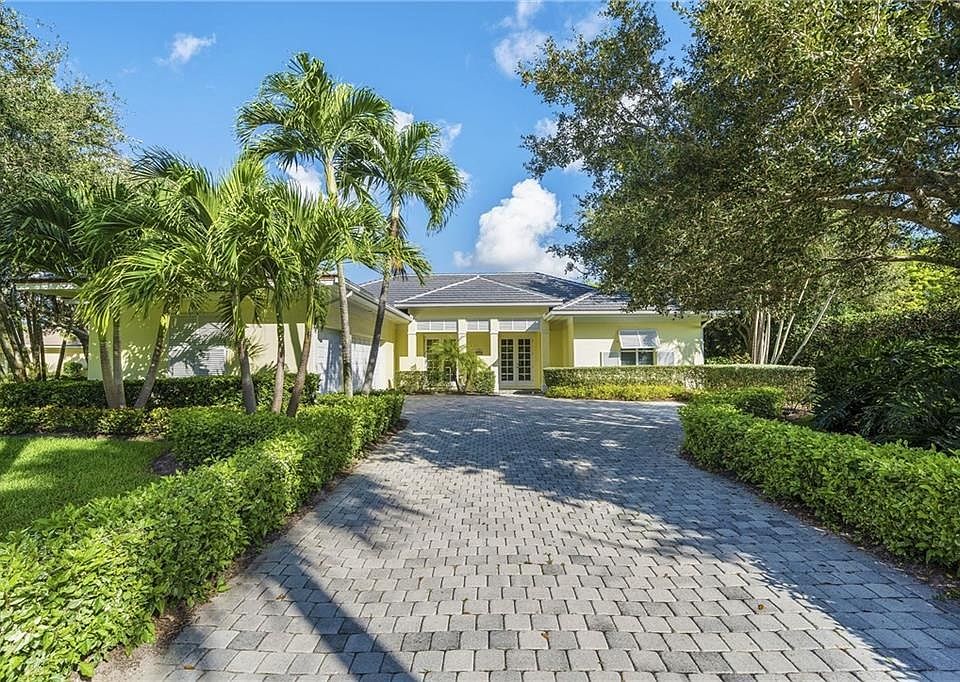 1st image of 765 Lake Dr