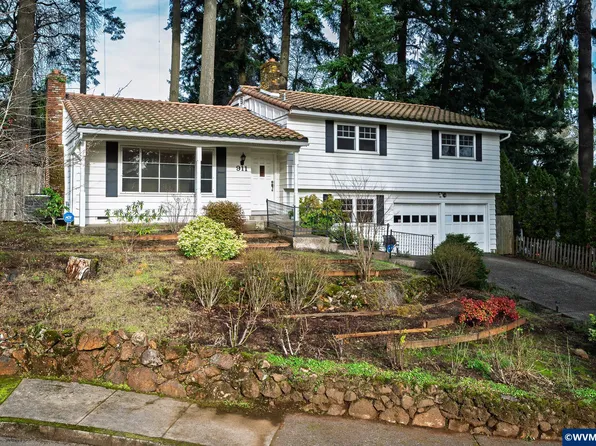 911 Huron Ct SE, Salem, OR 97302
