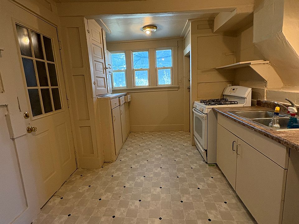 1st image of 600 1st St SW #105