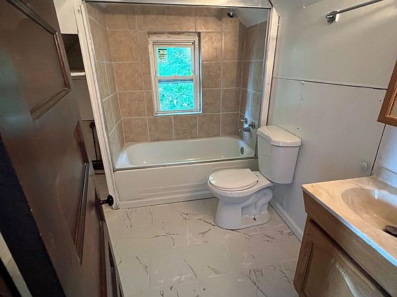 5th image of 154 Fairview St #4