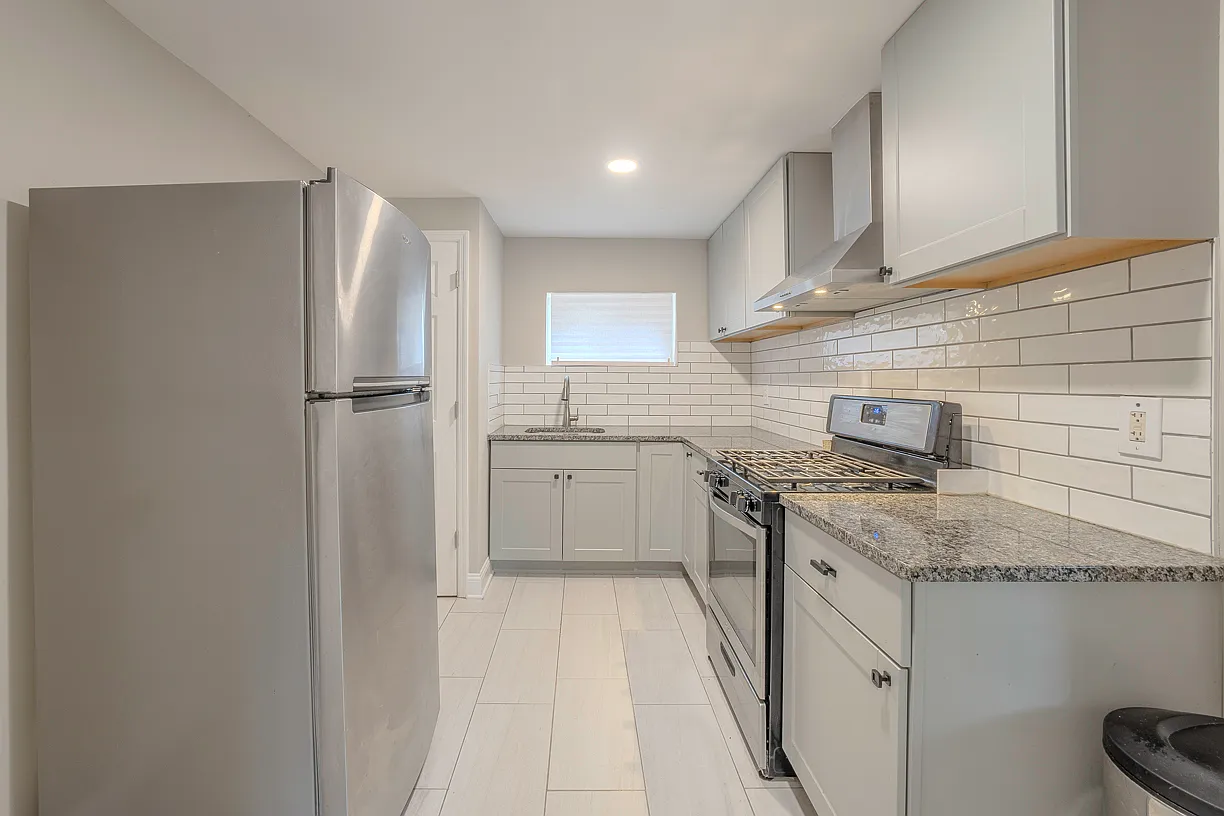 114 Mary Ave — Photo 4
