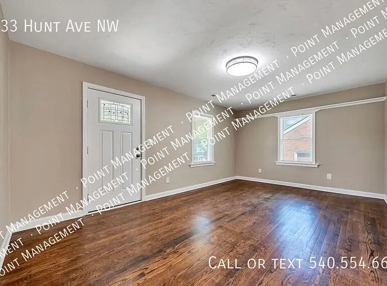 1033 Hunt Ave NW — Photo 5