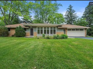7700 W Sunnyvale Rd, Mequon, WI 53097