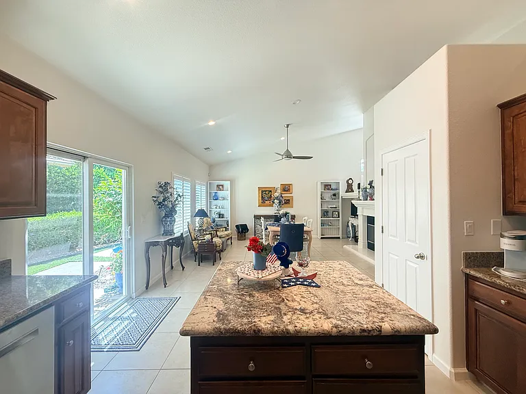 1140 E Sawgrass Ave — Photo 12