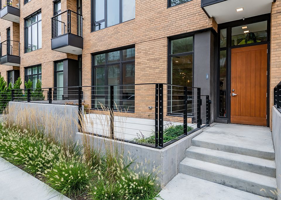 1st image of 4101 Laclede Ave #104