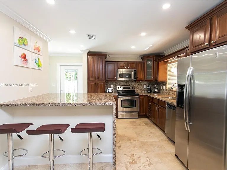 333 SE 3rd Ave — Photo 8
