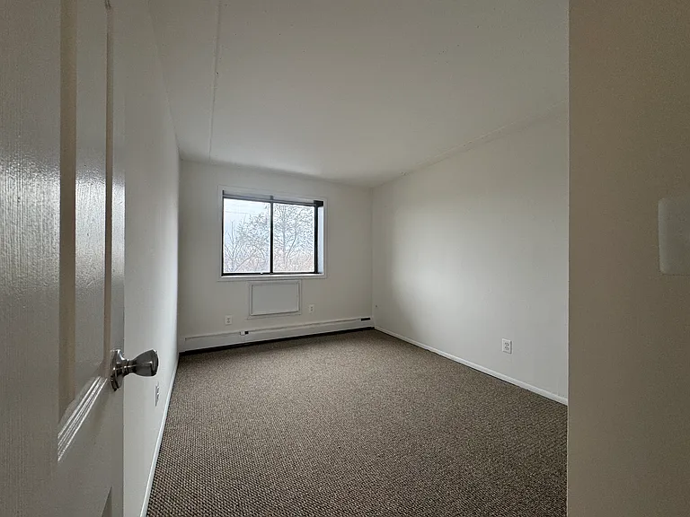 56-07 Clover Pl #3L — Photo 8