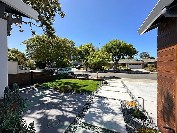 4th image of 1073 Polk Ave